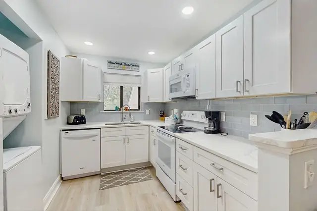 Kitchen at Fiddler’s Cove 27E
